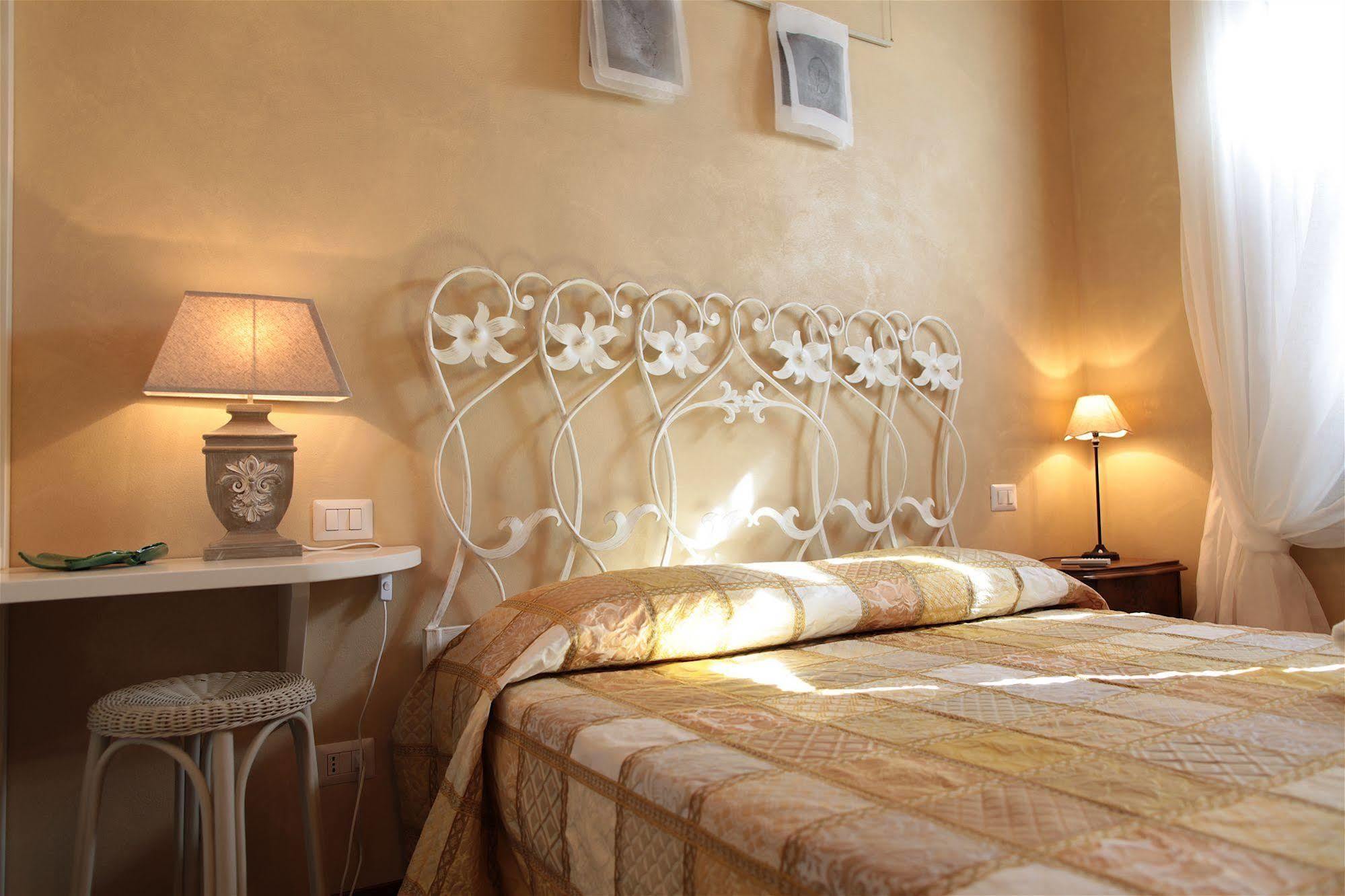 ヴェルッキオ Il Casale Dell'Arte - Le Case Antiche Bed & Breakfast エクステリア 写真