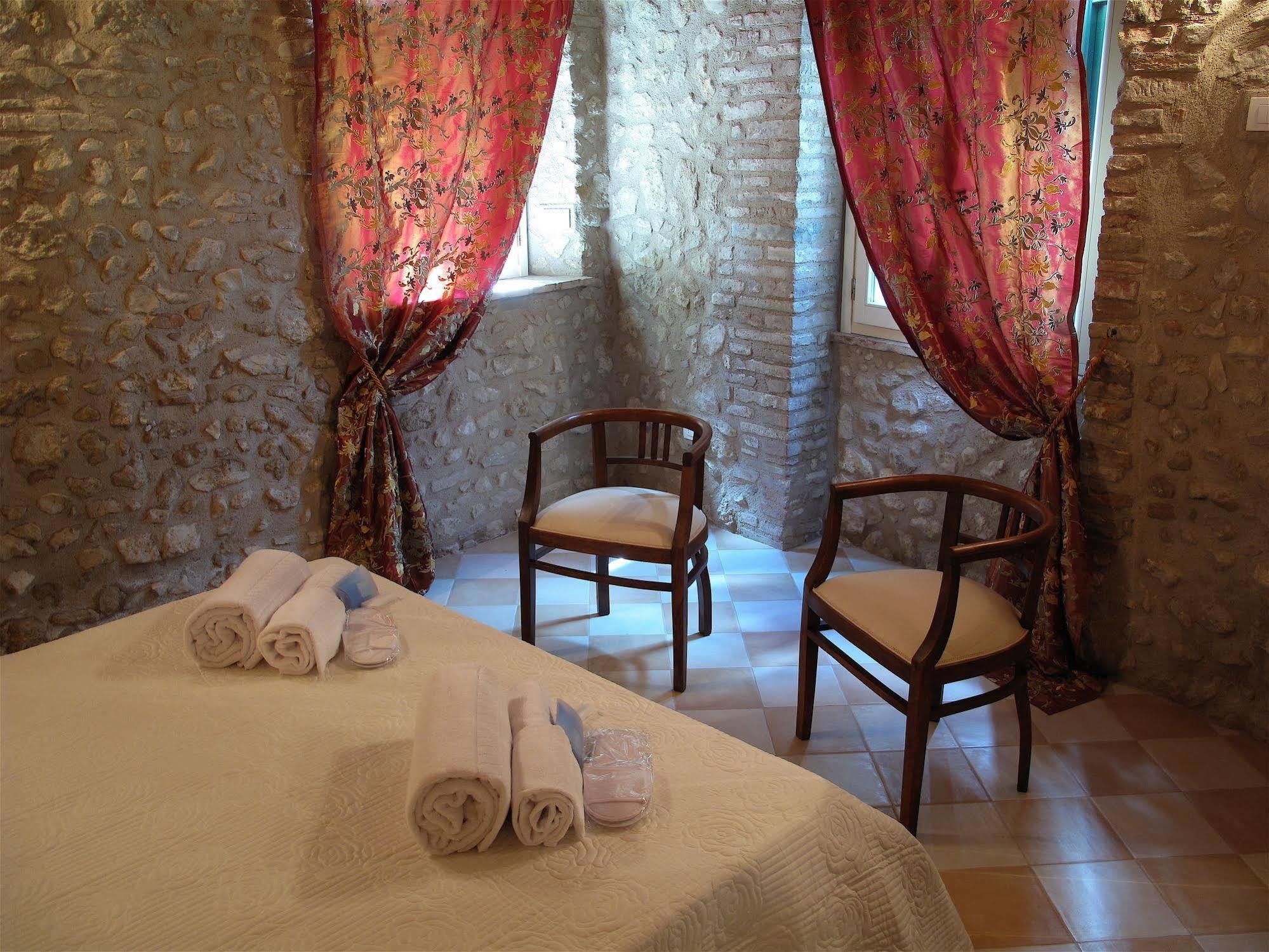 ヴェルッキオ Il Casale Dell'Arte - Le Case Antiche Bed & Breakfast エクステリア 写真